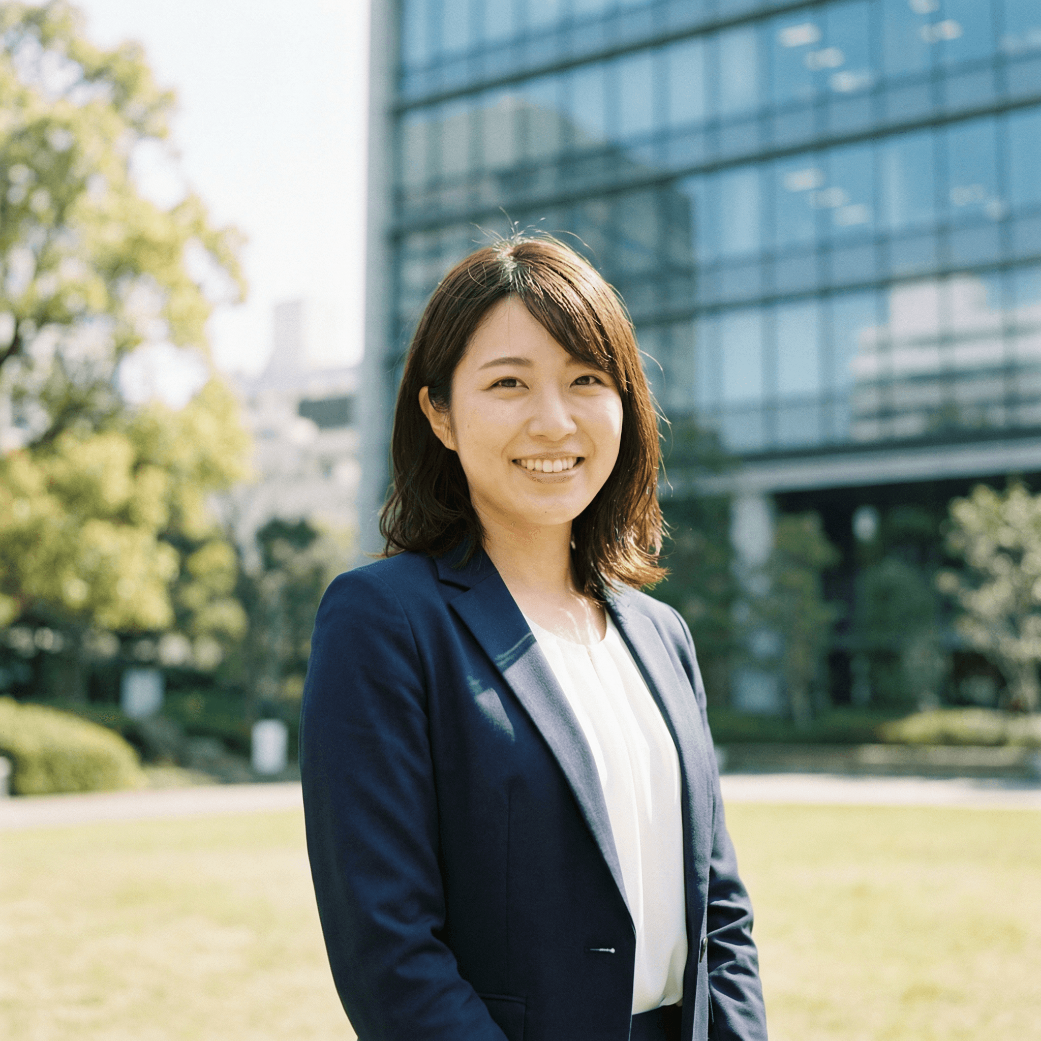 笑顔の女性従業員